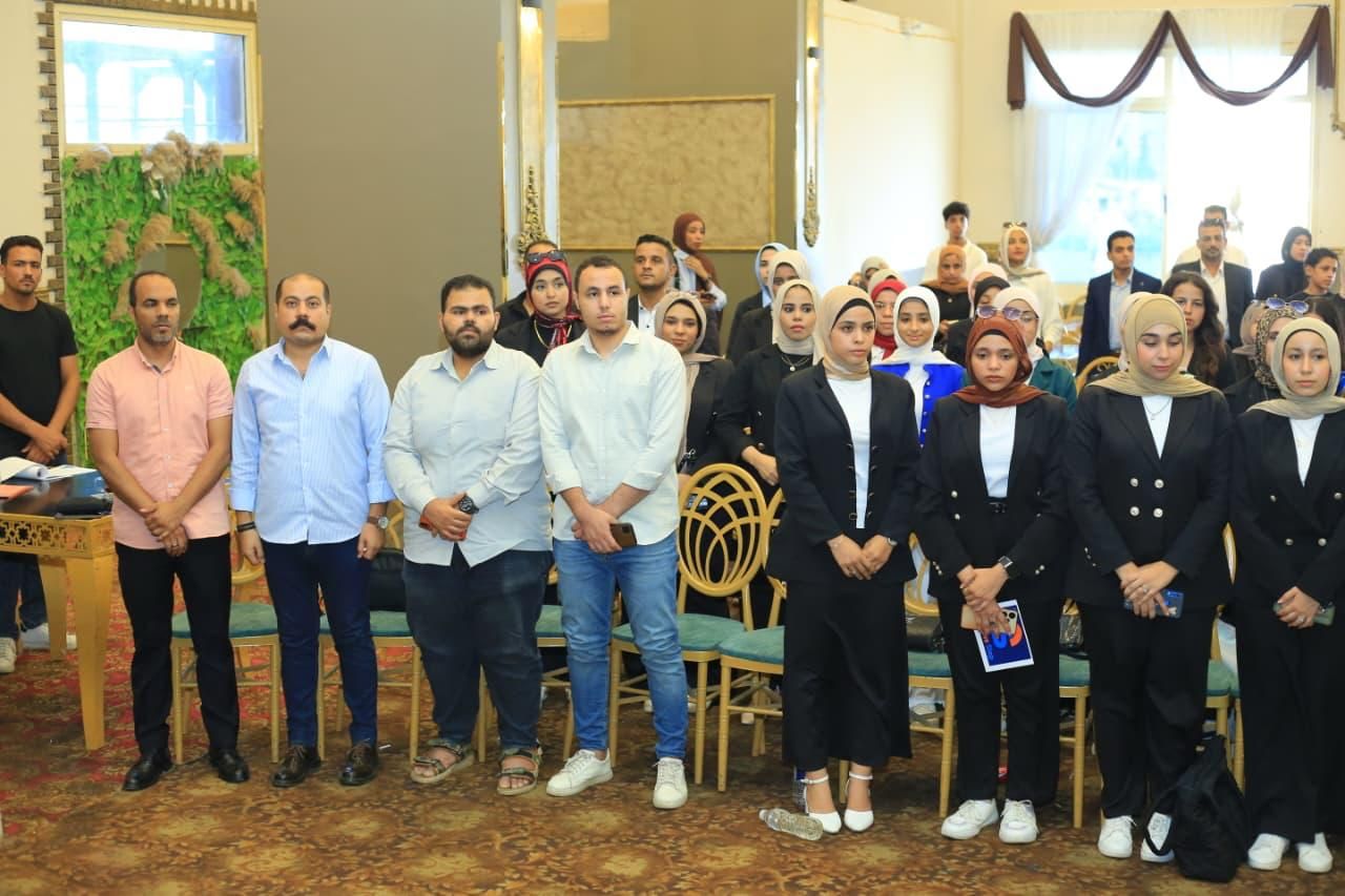 نائب محافظ سوهاج يلتقي شباب المحافظة (4) نائب محافظ سوهاج يلتقي شباب المحافظة (4)