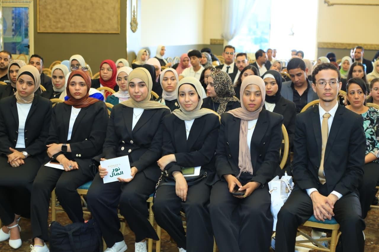 نائب محافظ سوهاج يلتقي شباب المحافظة (3) نائب محافظ سوهاج يلتقي شباب المحافظة (3)