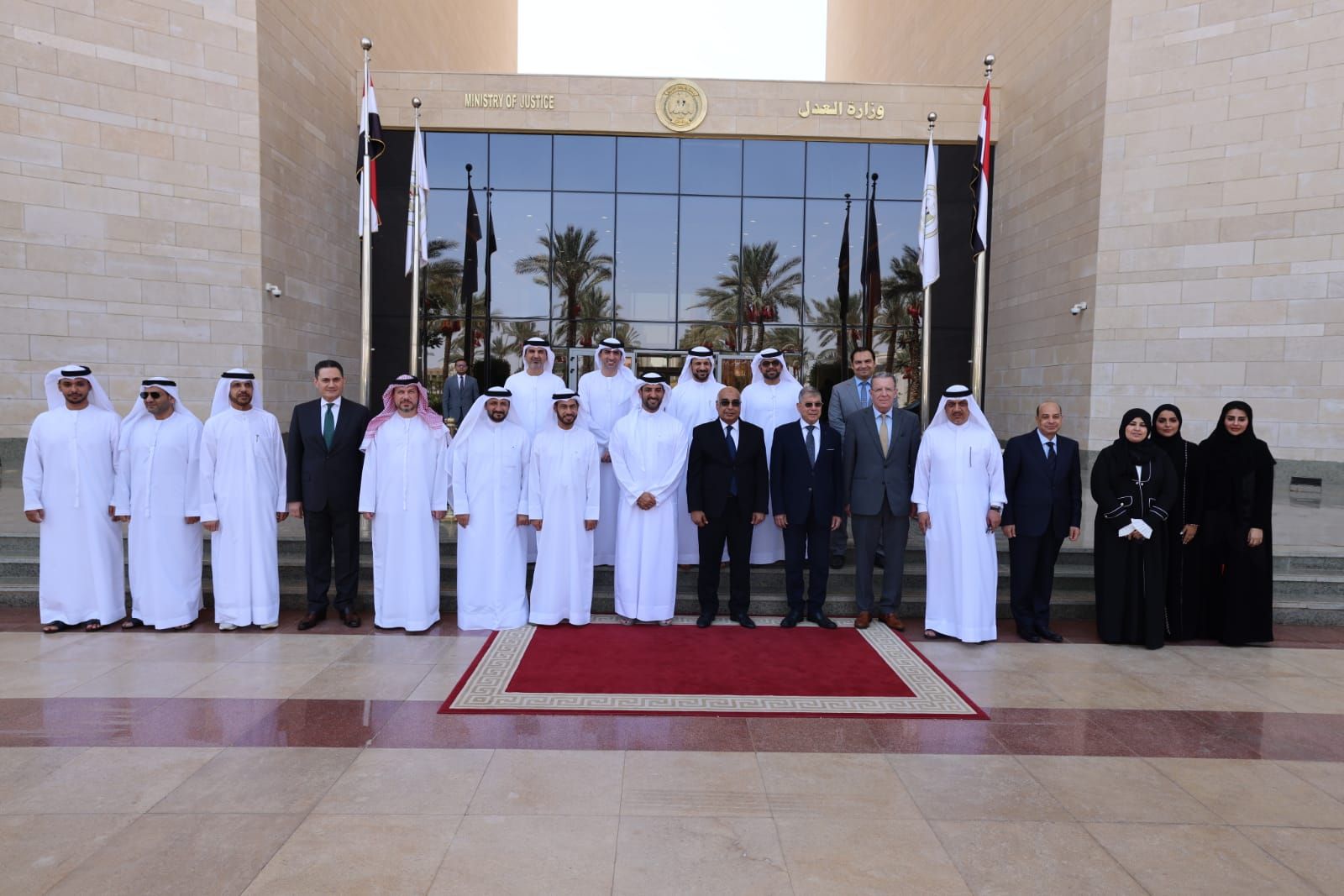 وزيرا العدل والأوقاف يستقبلان وفدًا إمارتياً وزيرا العدل والأوقاف يستقبلان وفدًا إمارتياً