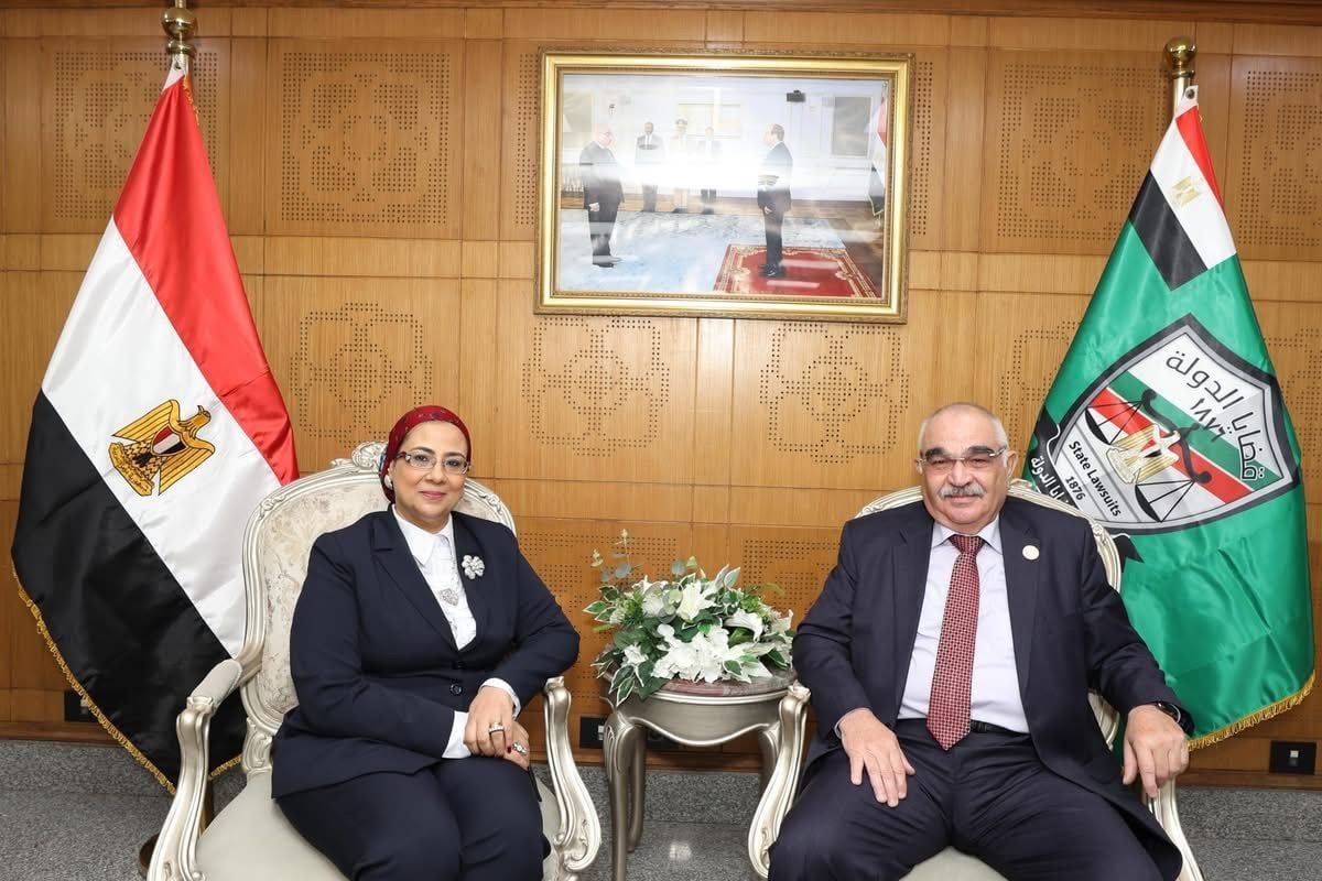 رئيسة القومي للمرأة تزور رئيس هيئة قضايا الدولة (4) رئيسة القومي للمرأة تزور رئيس هيئة قضايا الدولة (4)