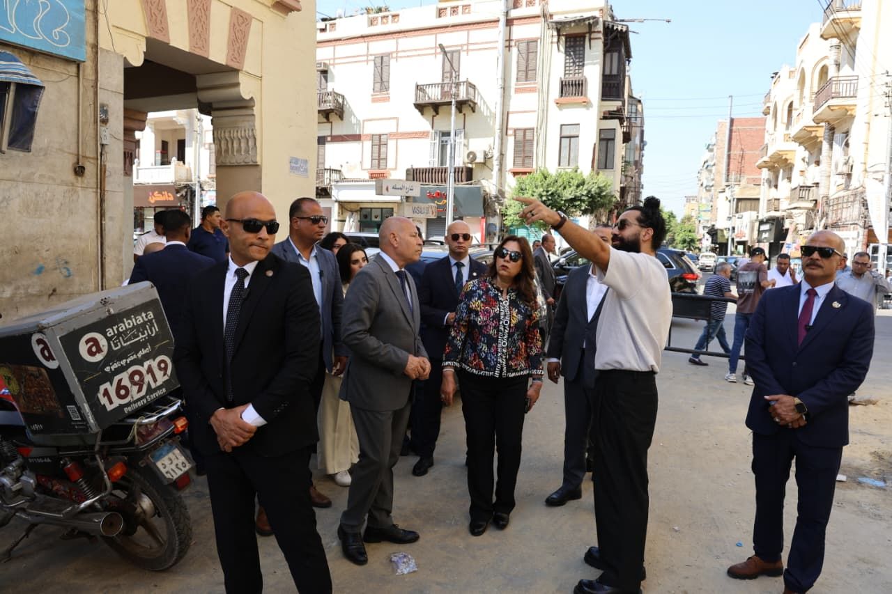 وزيرة التنمية المحلية ومحافظ القاهرة يتفقدان تطوير شارع إبراهيم باشا بمنطقة الكوربة (4) وزيرة التنمية المحلية ومحافظ القاهرة يتفقدان تطوير شارع إبراهيم باشا بمنطقة الكوربة (4)