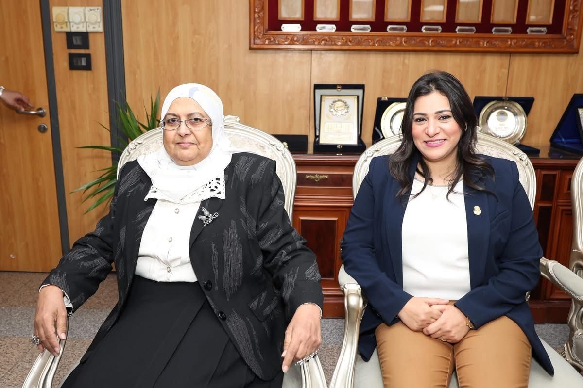 رئيسة القومي للمرأة تزور رئيس هيئة قضايا الدولة (3) رئيسة القومي للمرأة تزور رئيس هيئة قضايا الدولة (3)