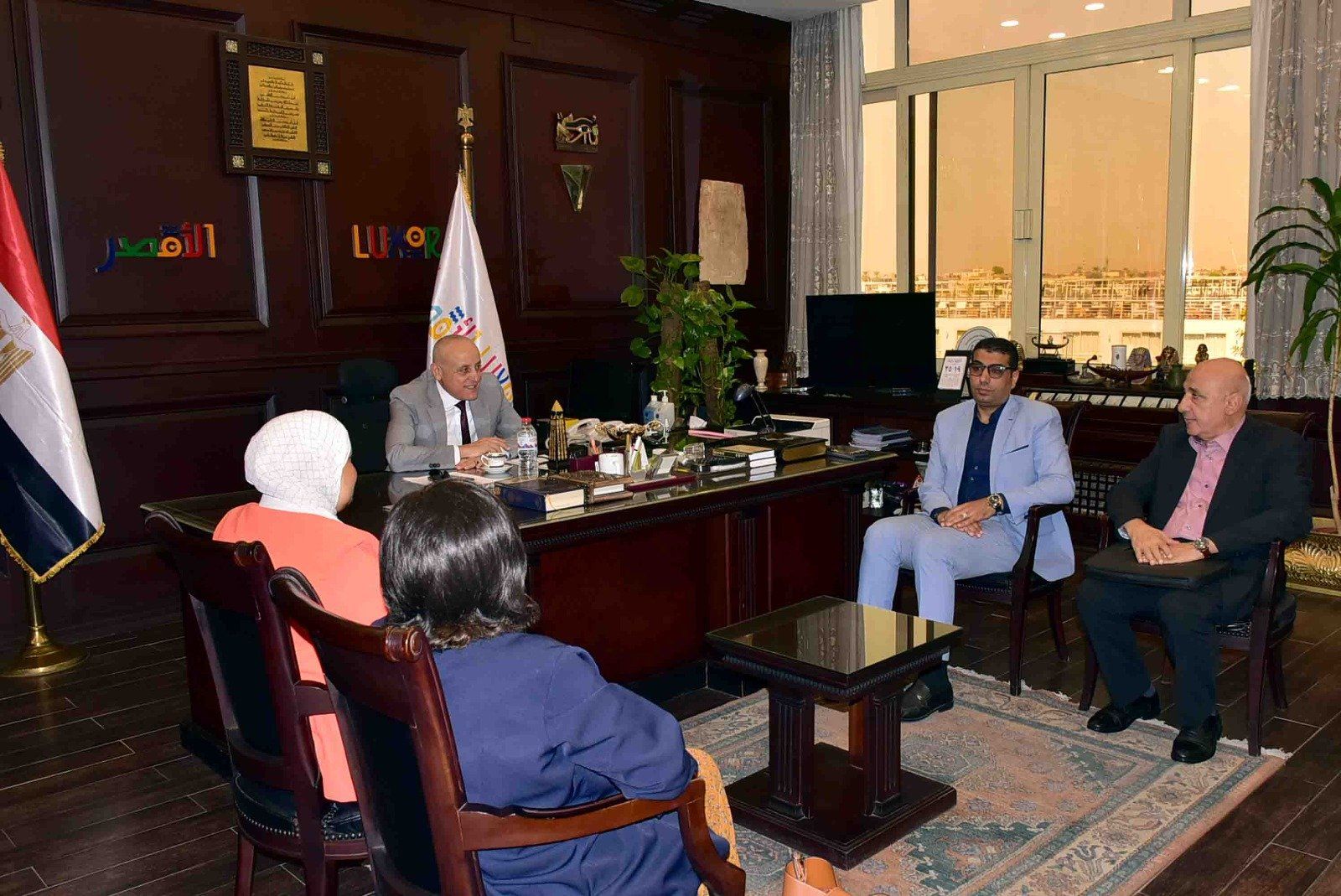 محافظ الأقصر يبحث تحديث منظومة المتابعة والتقييم مع فريق الدعم الفني بالتنمية محافظ الأقصر يبحث تحديث منظومة المتابعة والتقييم مع فريق الدعم الفني بالتنمية