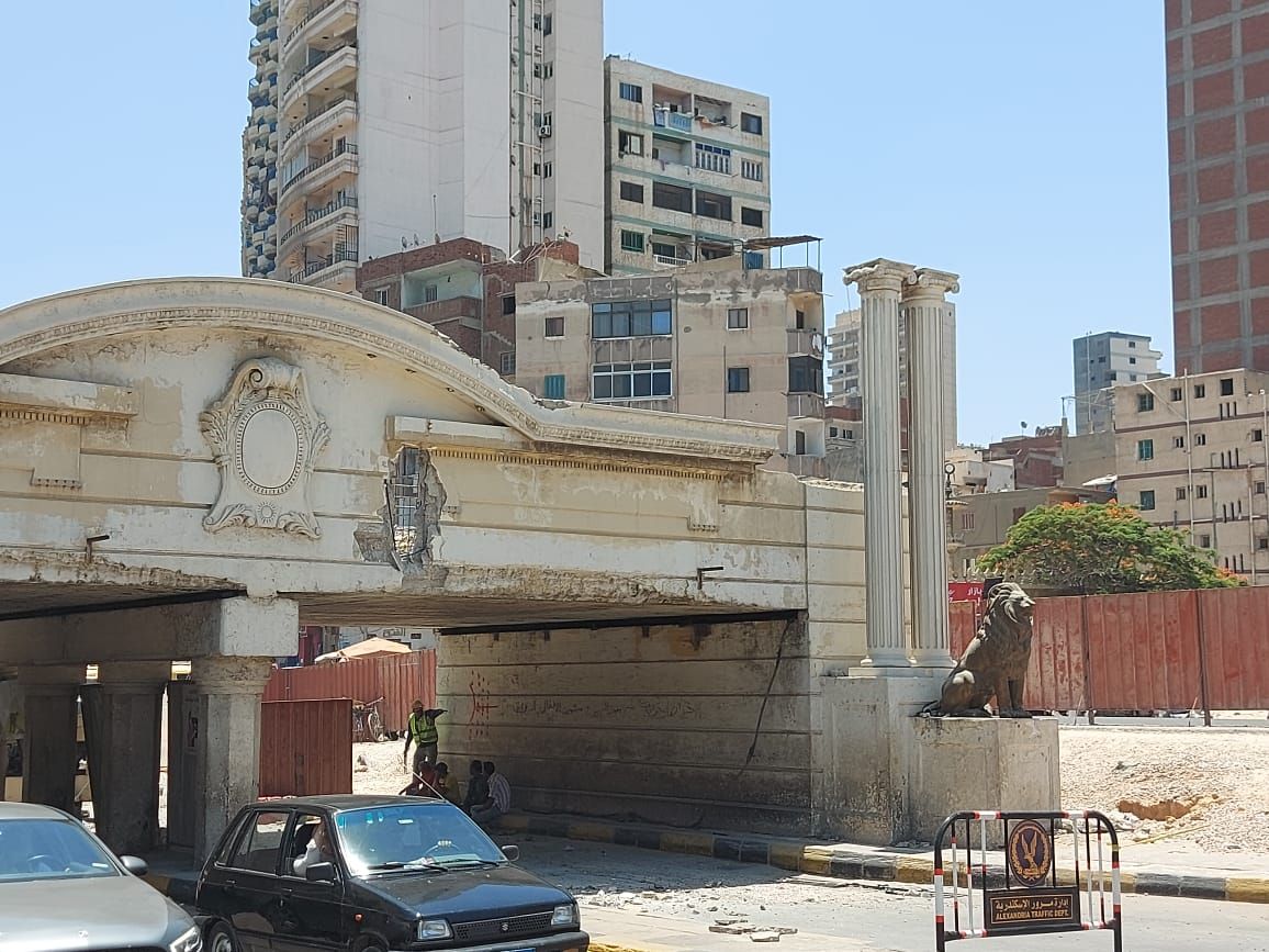 كوبرى المندرة توقف الجهه اليسرى فقط كوبرى المندرة توقف الجهه اليسرى فقط