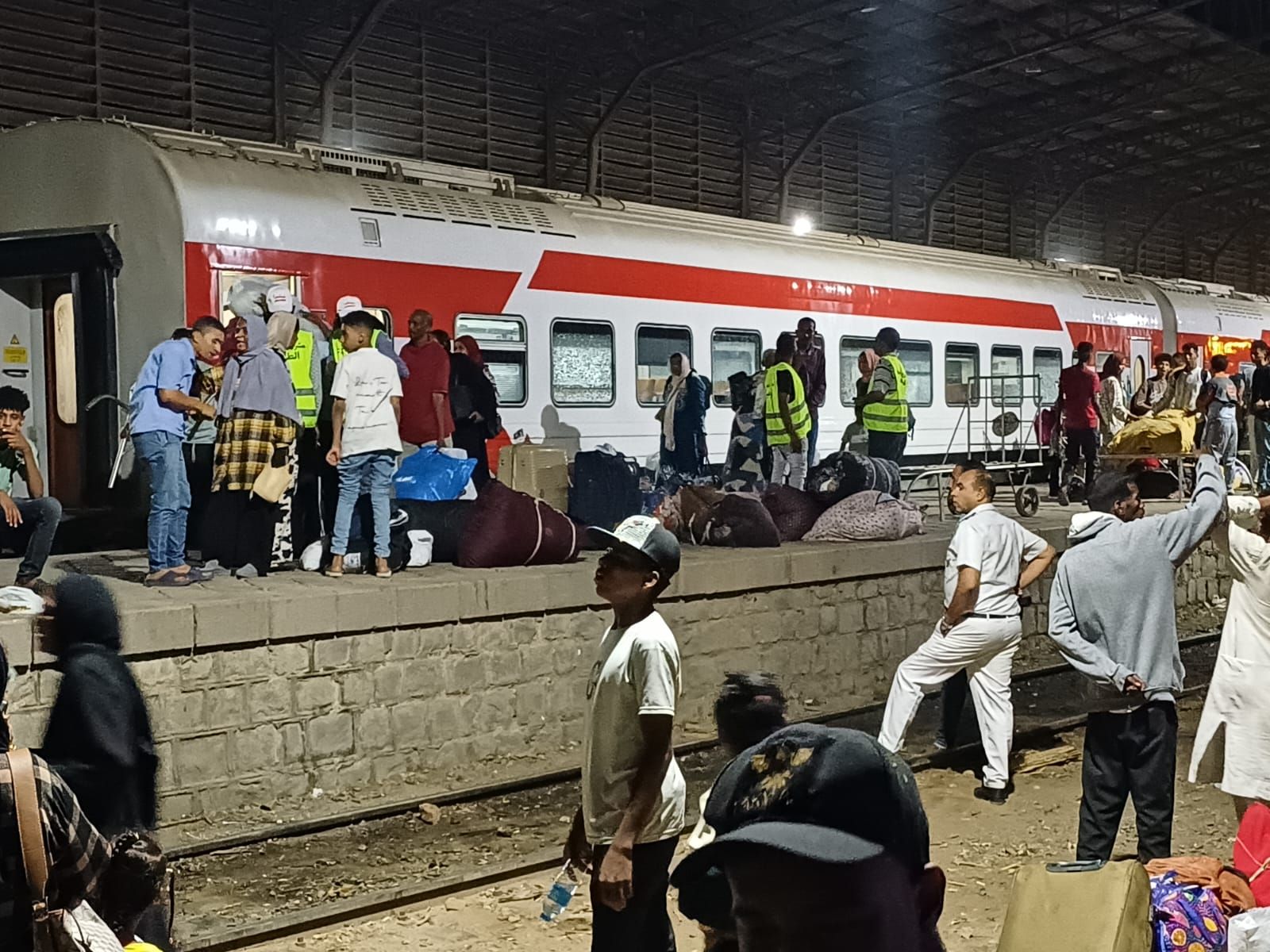 محطة السد العالى تستقبل الأشقاء السودانيين (2)