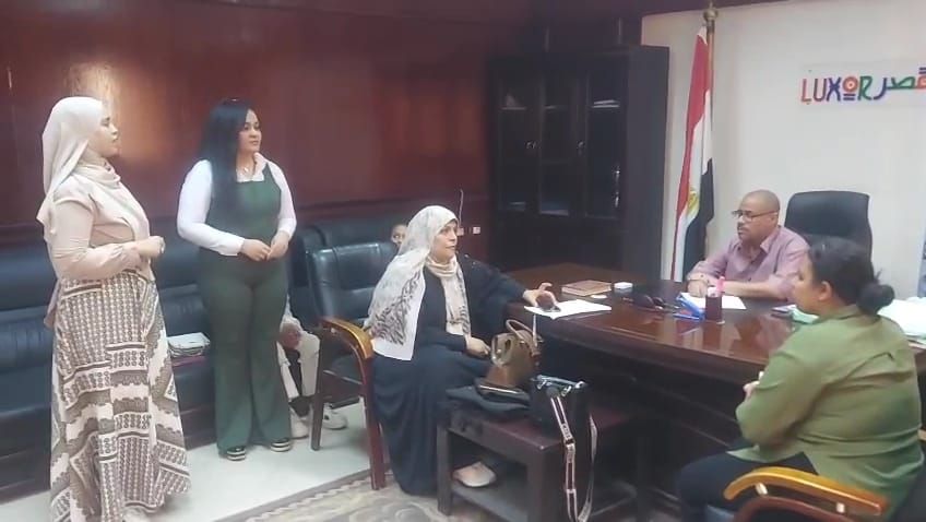 رئيس مدينة إسنا يستقبل فريق مشروع ابنتي الغالية لدعم الفتيات في القرى والنجوع رئيس مدينة إسنا يستقبل فريق مشروع ابنتي الغالية لدعم الفتيات في القرى والنجوع