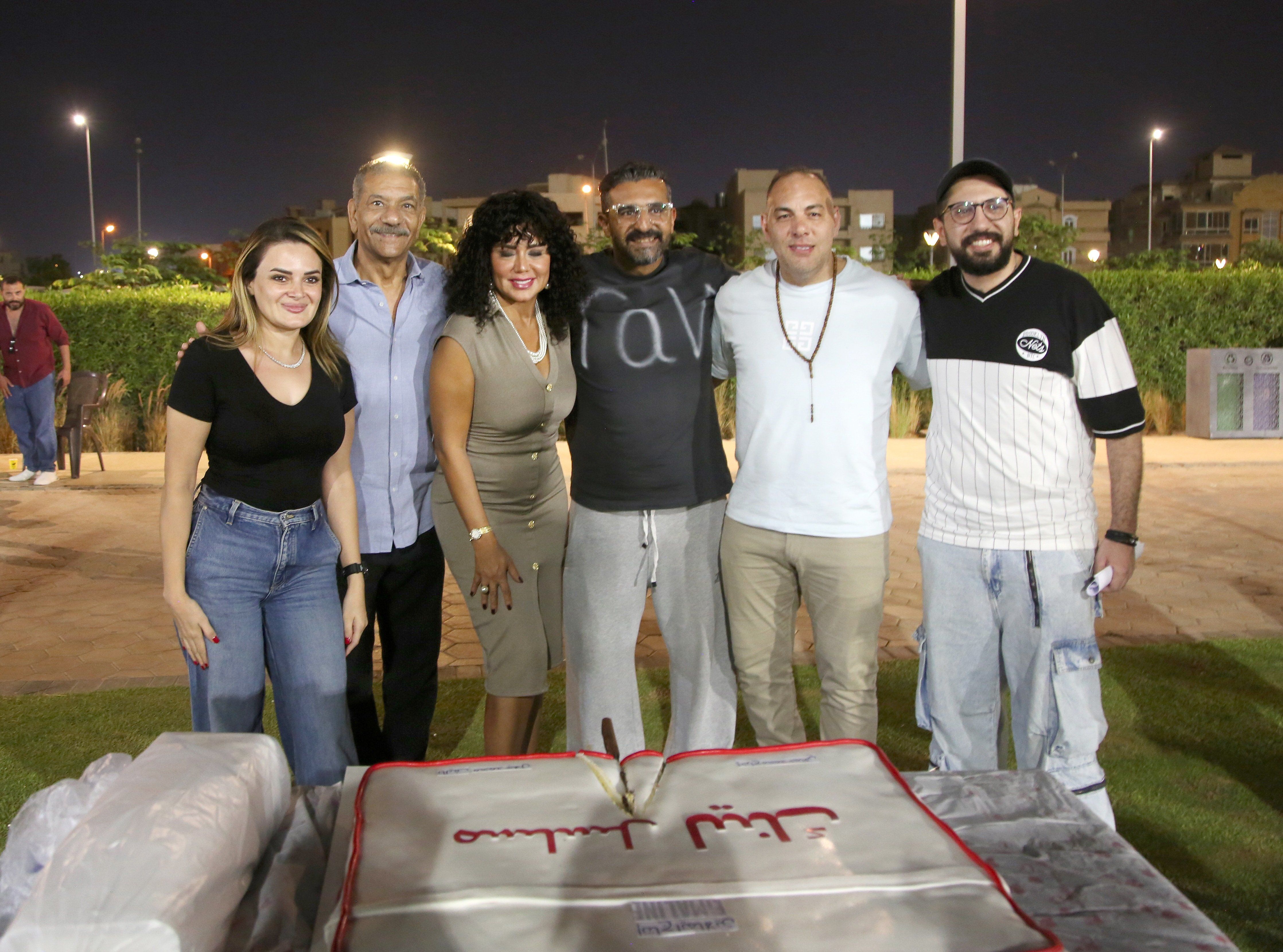 أسرة مسلسل لينك تحتفل ببدء التصوير أسرة مسلسل لينك تحتفل ببدء التصوير
