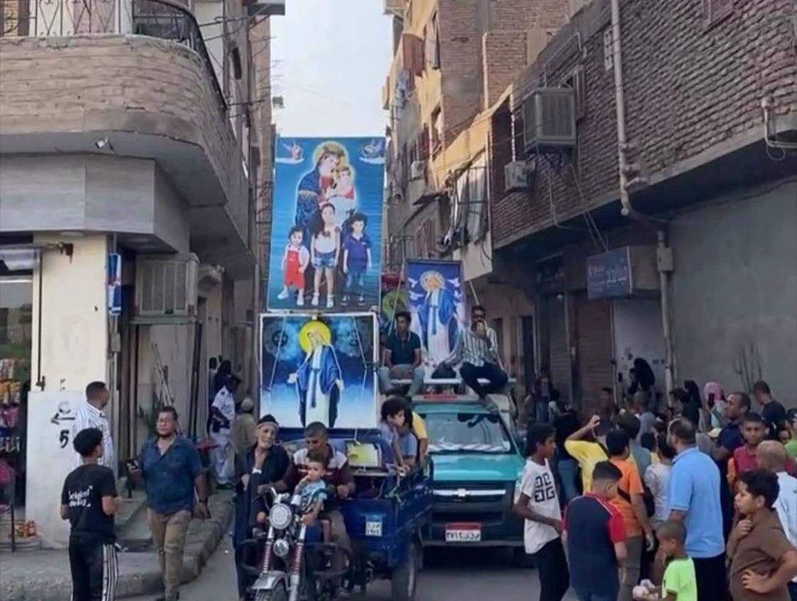 أقباط الأقصر يحتفلون في الشوارع بالأيقونة إبتهاجاً بختام صوم العذراء مريم أقباط الأقصر يحتفلون في الشوارع بالأيقونة إبتهاجاً بختام صوم العذراء مريم
