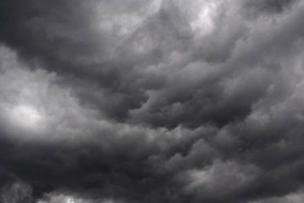 مدني الباحة يحذر من سحب رعدية ونشاط للرياح