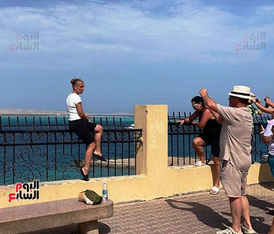 يلتقطون-صور-للذكرى-