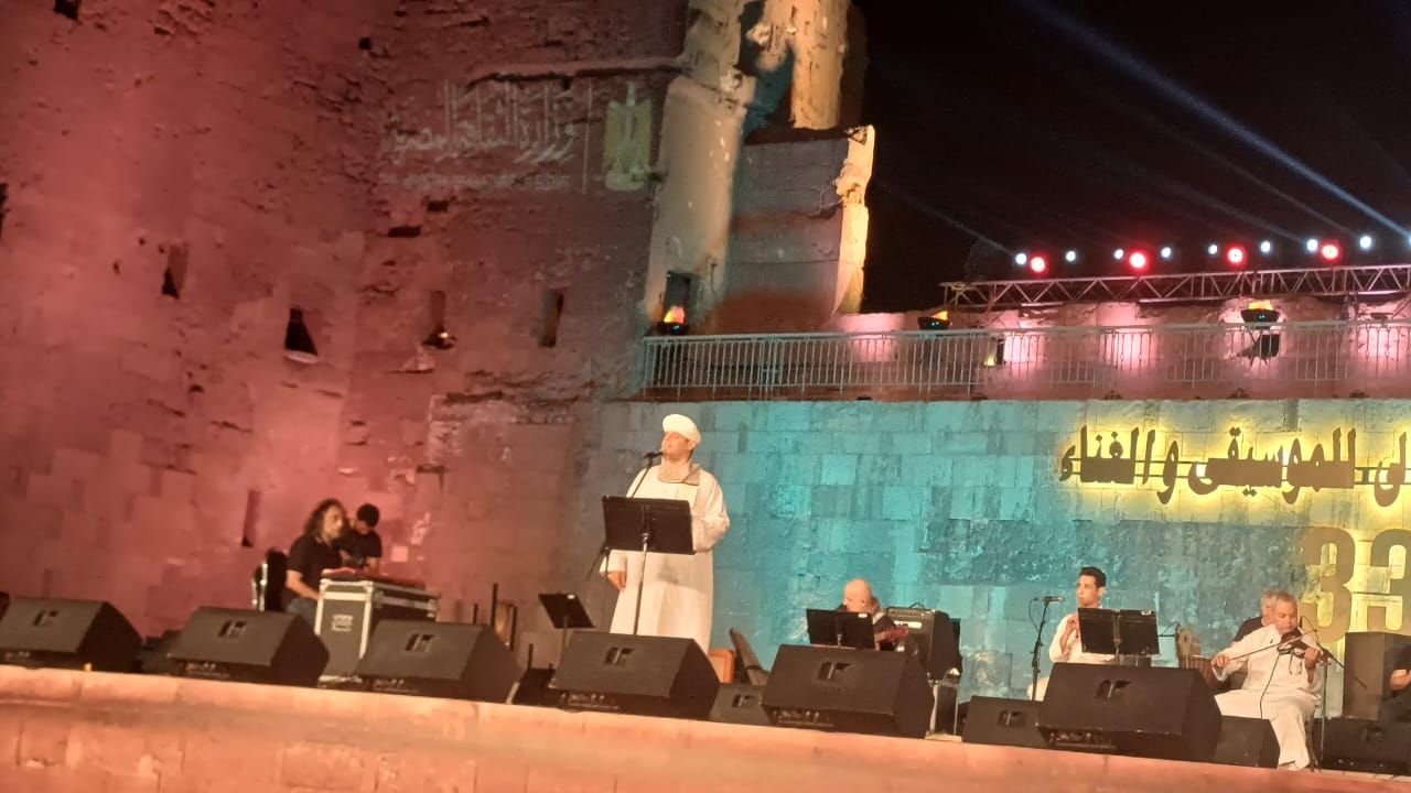 محمود التهامي يقدم ليلة دينية في حفل ختام مهرجان القلعة (2) محمود التهامي يقدم ليلة دينية في حفل ختام مهرجان القلعة (2)