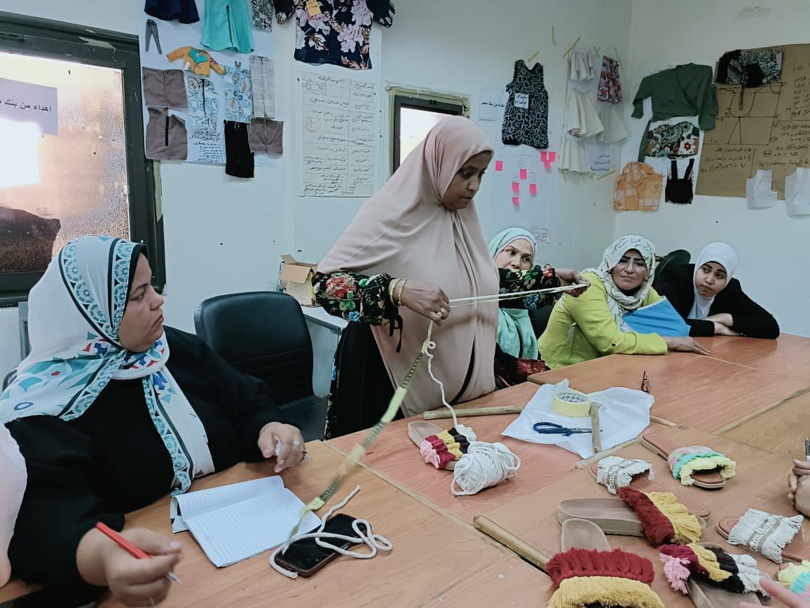 أيادي مصر بالأقصر تدعم الفتيات بورش تدريبية مجانية على الحرف أيادي مصر بالأقصر تدعم الفتيات بورش تدريبية مجانية على الحرف