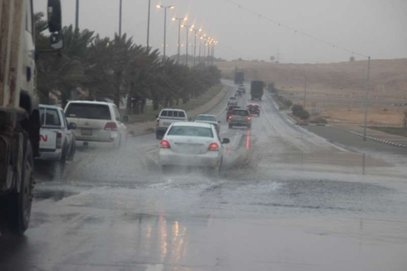 الجوف تحت زخات المطر وتعليق الدراسة في المدارس المتضررة