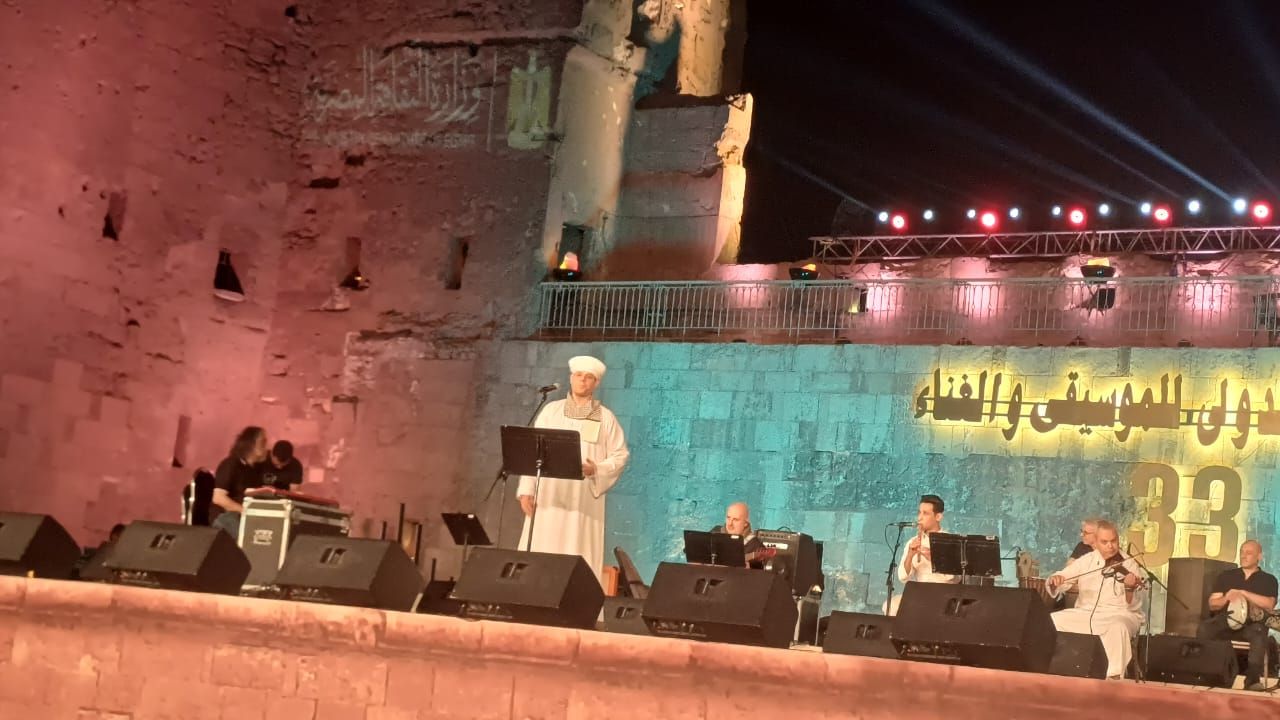 محمود التهامي يقدم ليلة دينية في حفل ختام مهرجان القلعة (1) محمود التهامي يقدم ليلة دينية في حفل ختام مهرجان القلعة (1)