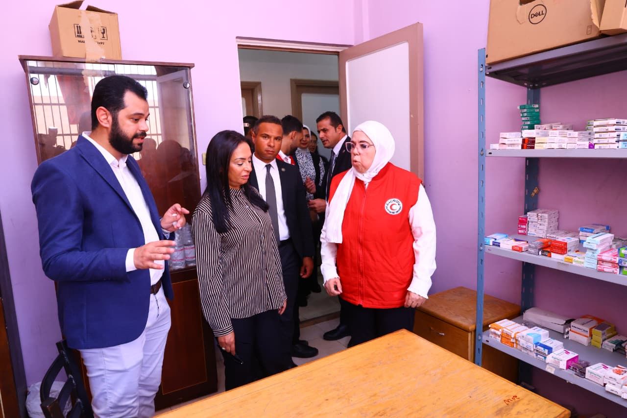 وزيرة التضامن الاجتماعي تزور مجمع حياة بالجيزة (6) وزيرة التضامن الاجتماعي تزور مجمع حياة بالجيزة (6)