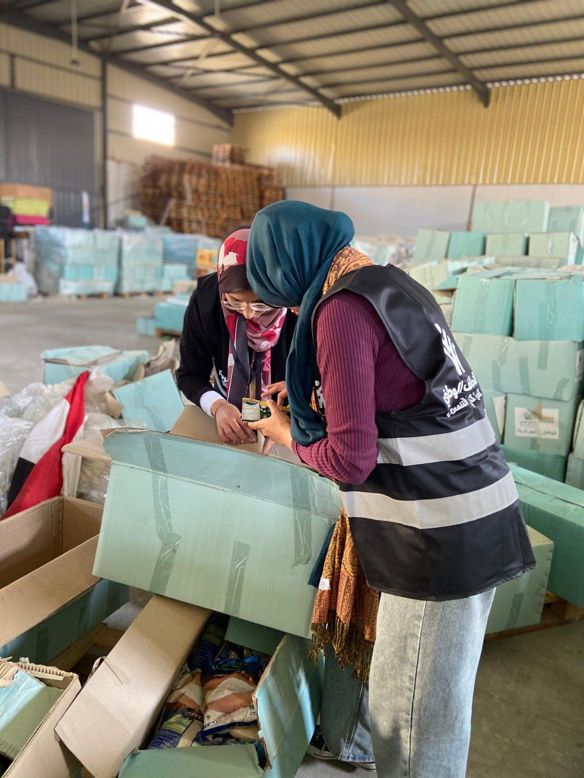 مرسال عضو التحالف الوطني تُرسل قافلة مساعدات إلى غزة بقيمة تتجاوز 13 مليون جنيه (1) مرسال عضو التحالف الوطني تُرسل قافلة مساعدات إلى غزة بقيمة تتجاوز 13 مليون جنيه (1)