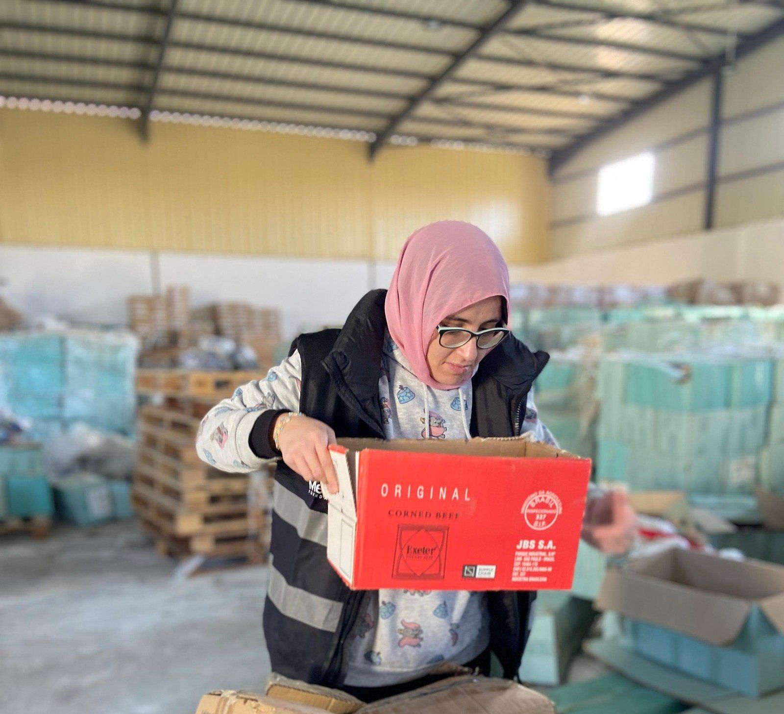 مرسال عضو التحالف الوطني تُرسل قافلة مساعدات إلى غزة بقيمة تتجاوز 13 مليون جنيه (4) مرسال عضو التحالف الوطني تُرسل قافلة مساعدات إلى غزة بقيمة تتجاوز 13 مليون جنيه (4)