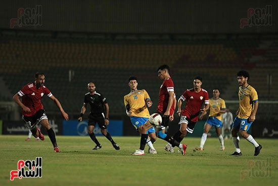 إحدى الهجمات بين لاعبى طلائع الجيش والإسماعيلى إحدى الهجمات بين لاعبى طلائع الجيش والإسماعيلى