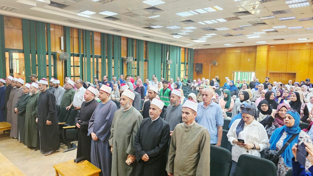 خلال فعاليات الندوة خلال فعاليات الندوة