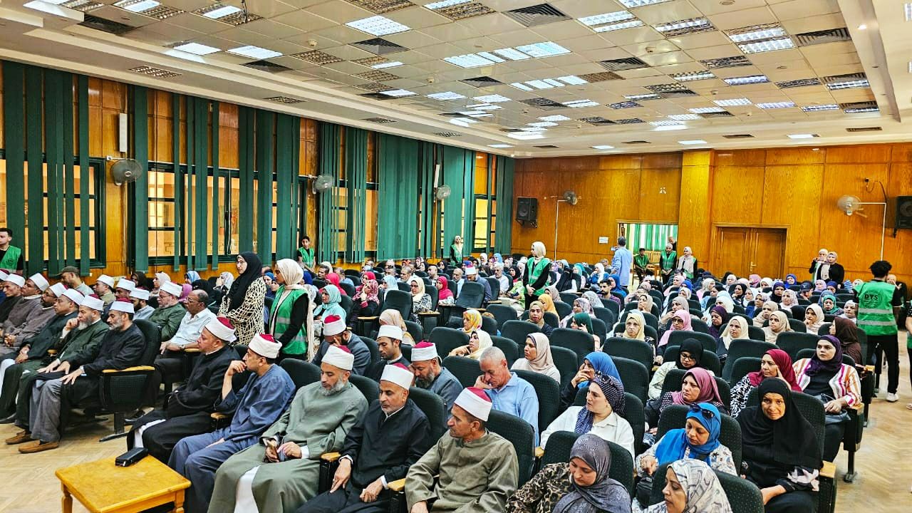 الحضور بالندوة الحضور بالندوة
