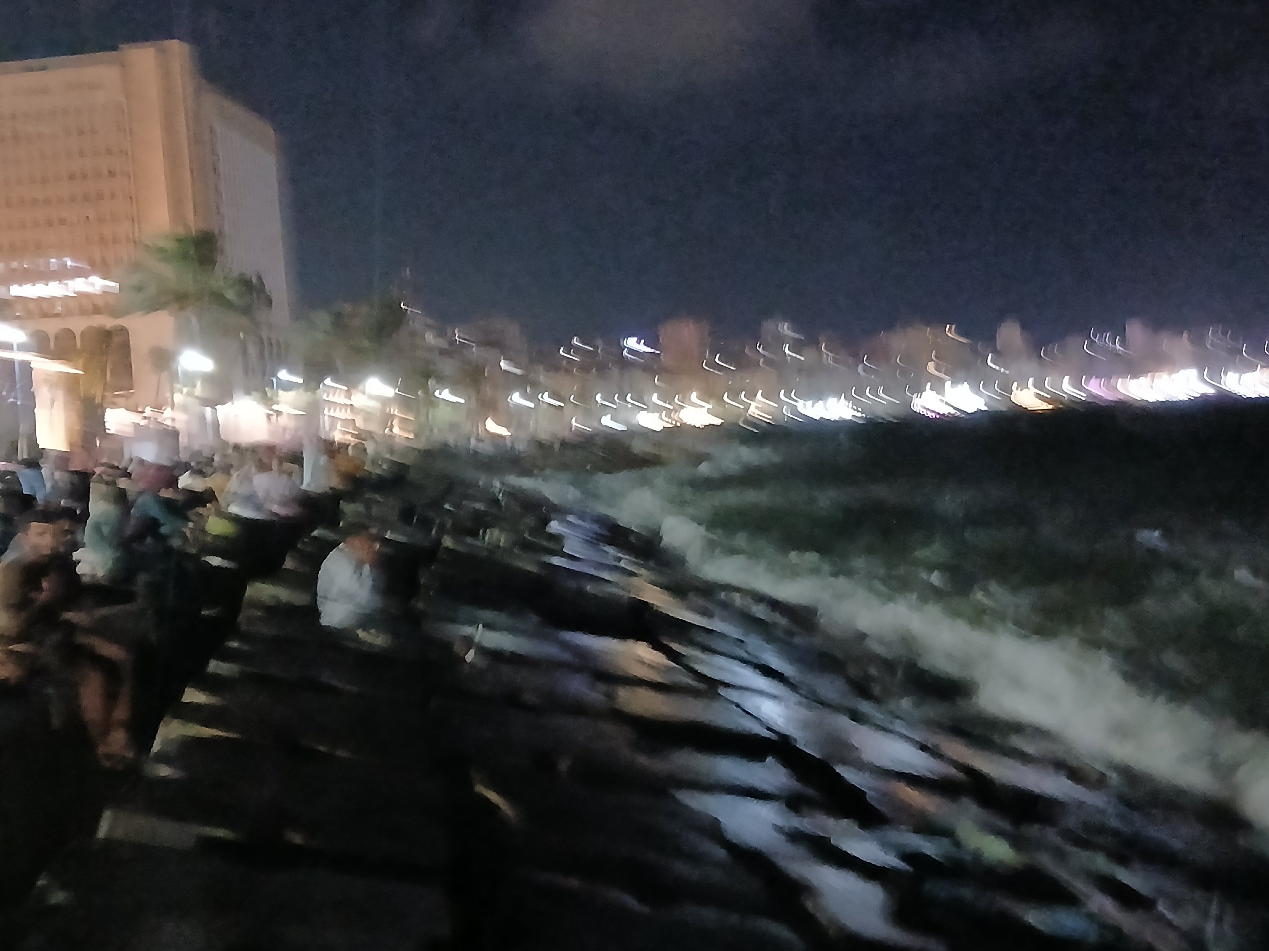 حالة البحر ليلا في الإسكندرية حالة البحر ليلا في الإسكندرية