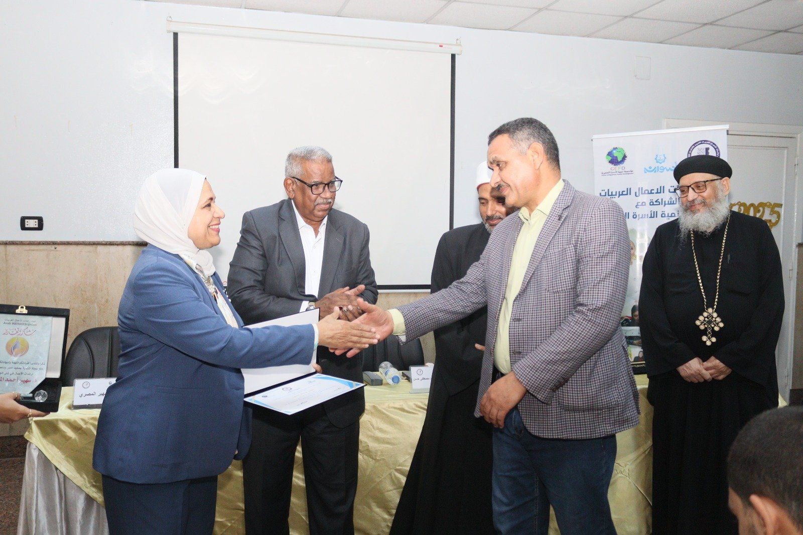 جانب من تكريم رموز مصرية جانب من تكريم رموز مصرية