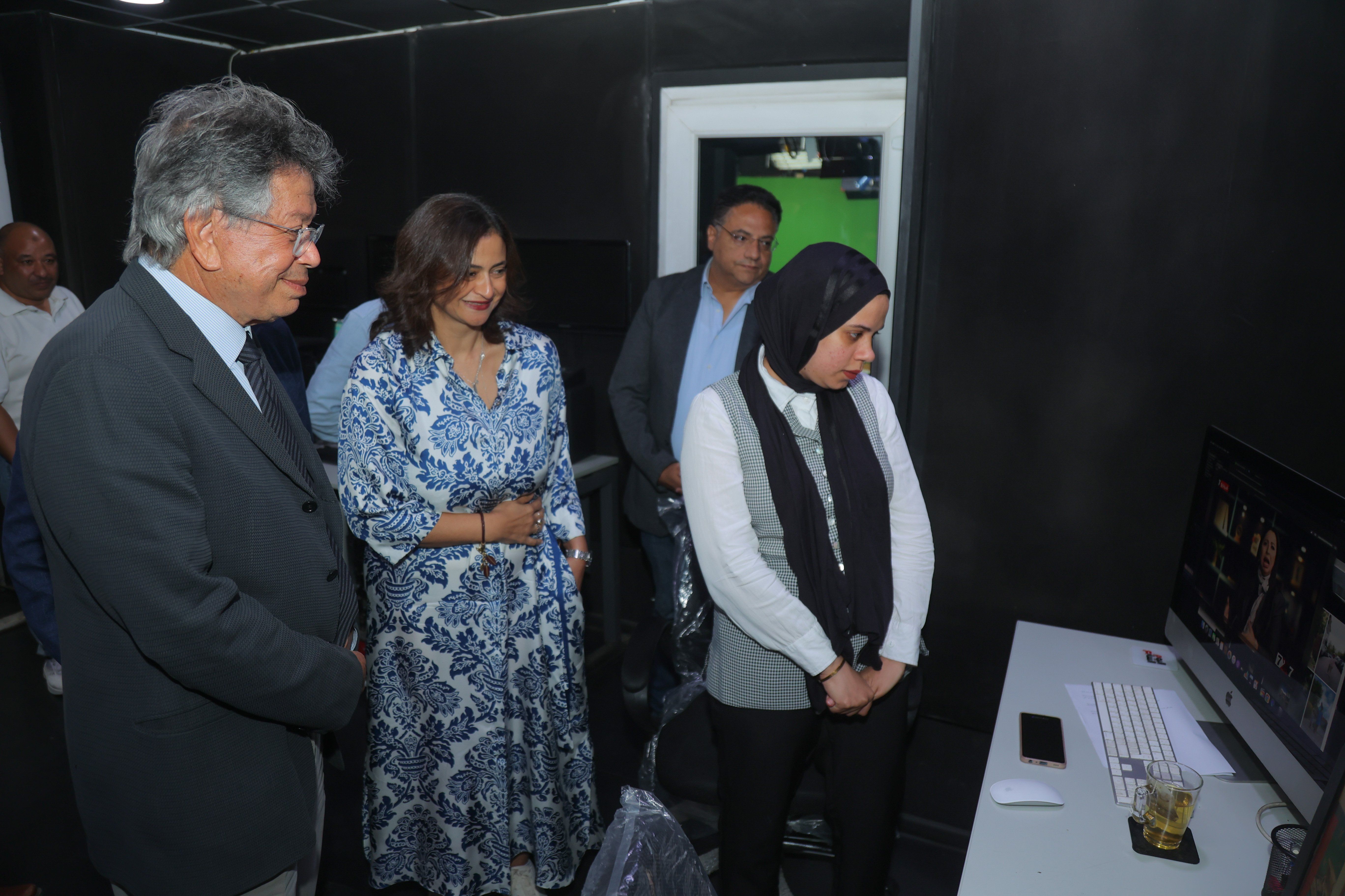 طارق نور رئيس مجلس إدارة الشركة المتحدة يتفقد استوديو اليوم السابع طارق نور رئيس مجلس إدارة الشركة المتحدة يتفقد استوديو اليوم السابع