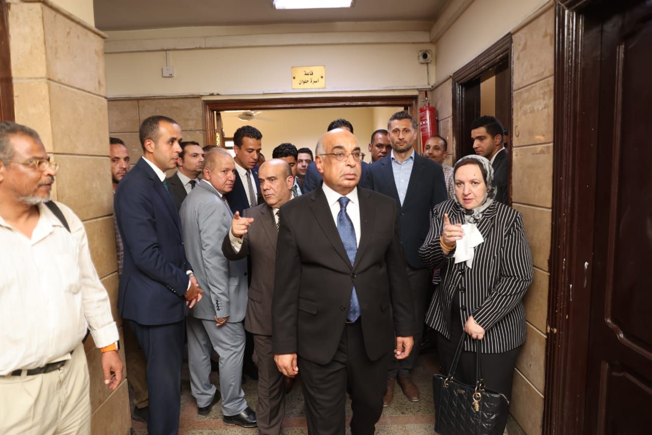 وزير العدل يتفقد أعمال إنشاء مبنى محكمة أسرة البساتين ودار السلام وتطوير أسرة المعادي وحلوان (3) وزير العدل يتفقد أعمال إنشاء مبنى محكمة أسرة البساتين ودار السلام وتطوير أسرة المعادي وحلوان (3)