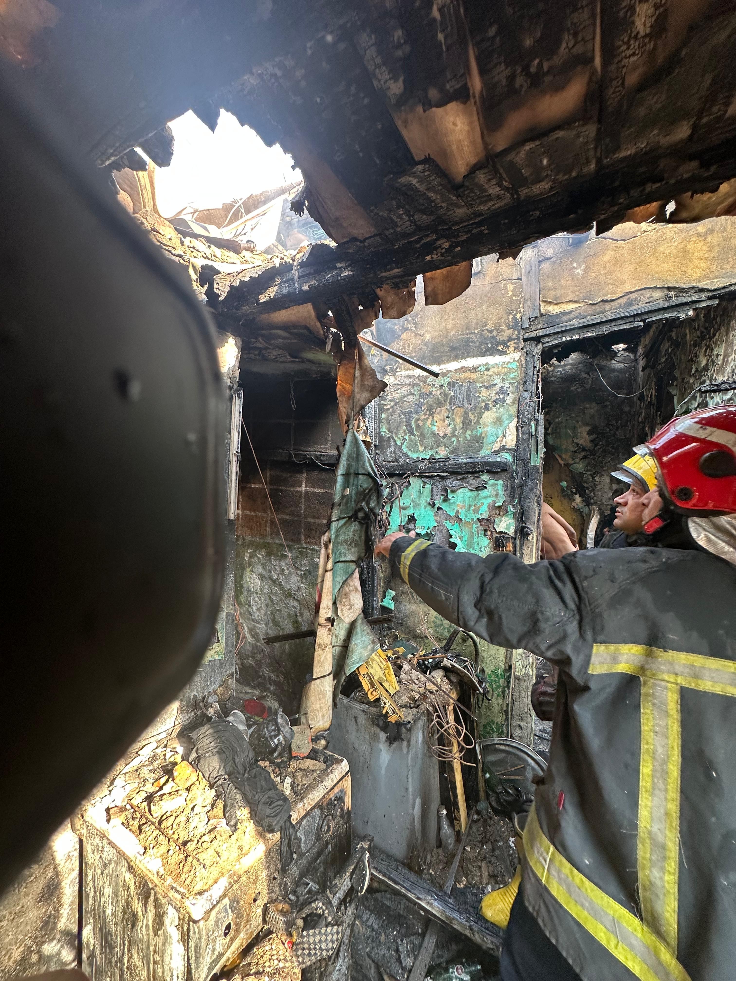السيطرة على حريق داخل شقة سكنية فى بولاق أبو العلا (2) السيطرة على حريق داخل شقة سكنية فى بولاق أبو العلا (2)