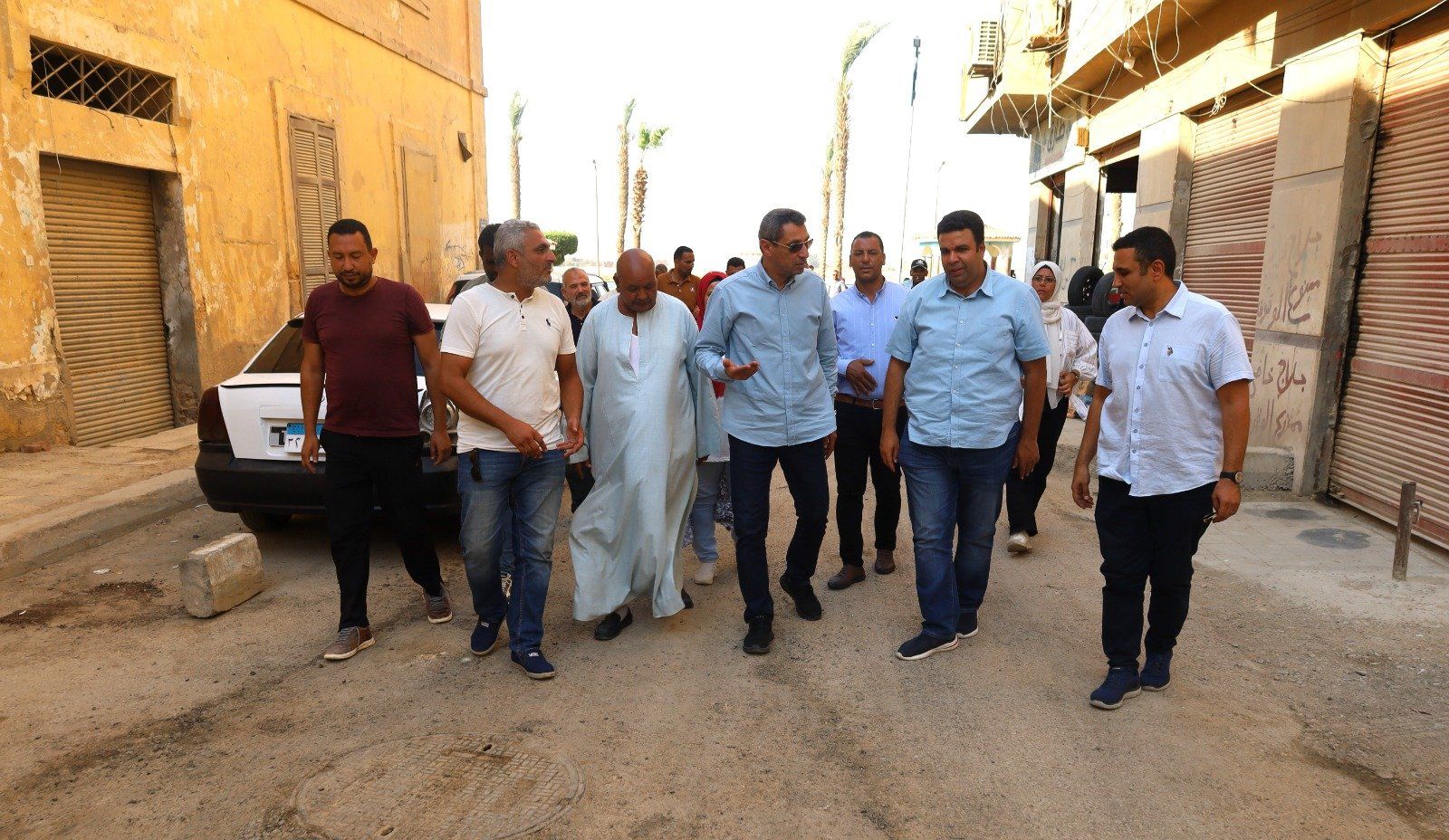 محافظ السويس يتفقد شارع بورسعيد لمتابعة أعمال التطوير والرصف محافظ السويس يتفقد شارع بورسعيد لمتابعة أعمال التطوير والرصف