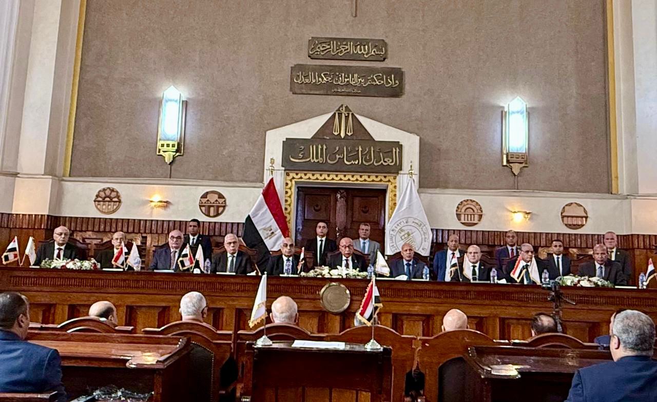 أداء اليمين القانونية لأعضاء الهيئة المنقولين للعمل بالمحاكم الابتدائية (5) أداء اليمين القانونية لأعضاء الهيئة المنقولين للعمل بالمحاكم الابتدائية (5)