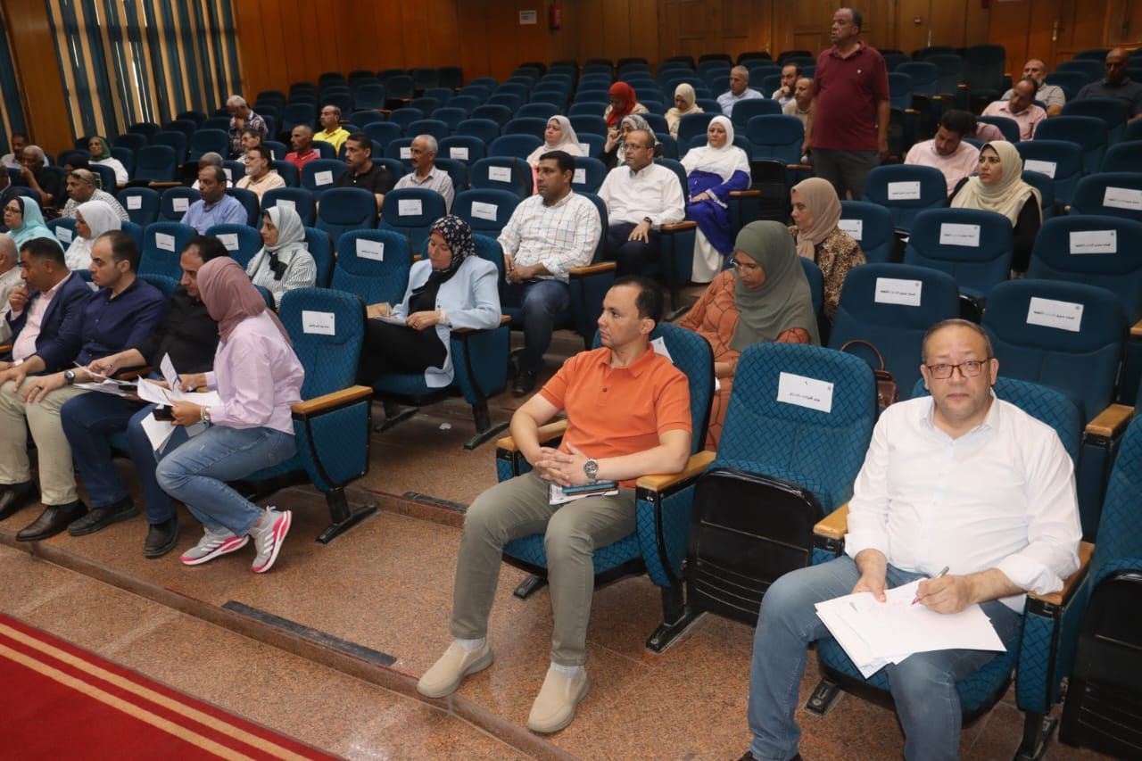 اجتماع بالقليوبية لمتابعة التطورات في ملف تقنين أراضي أملاك الدولة (2) اجتماع بالقليوبية لمتابعة التطورات في ملف تقنين أراضي أملاك الدولة (2)