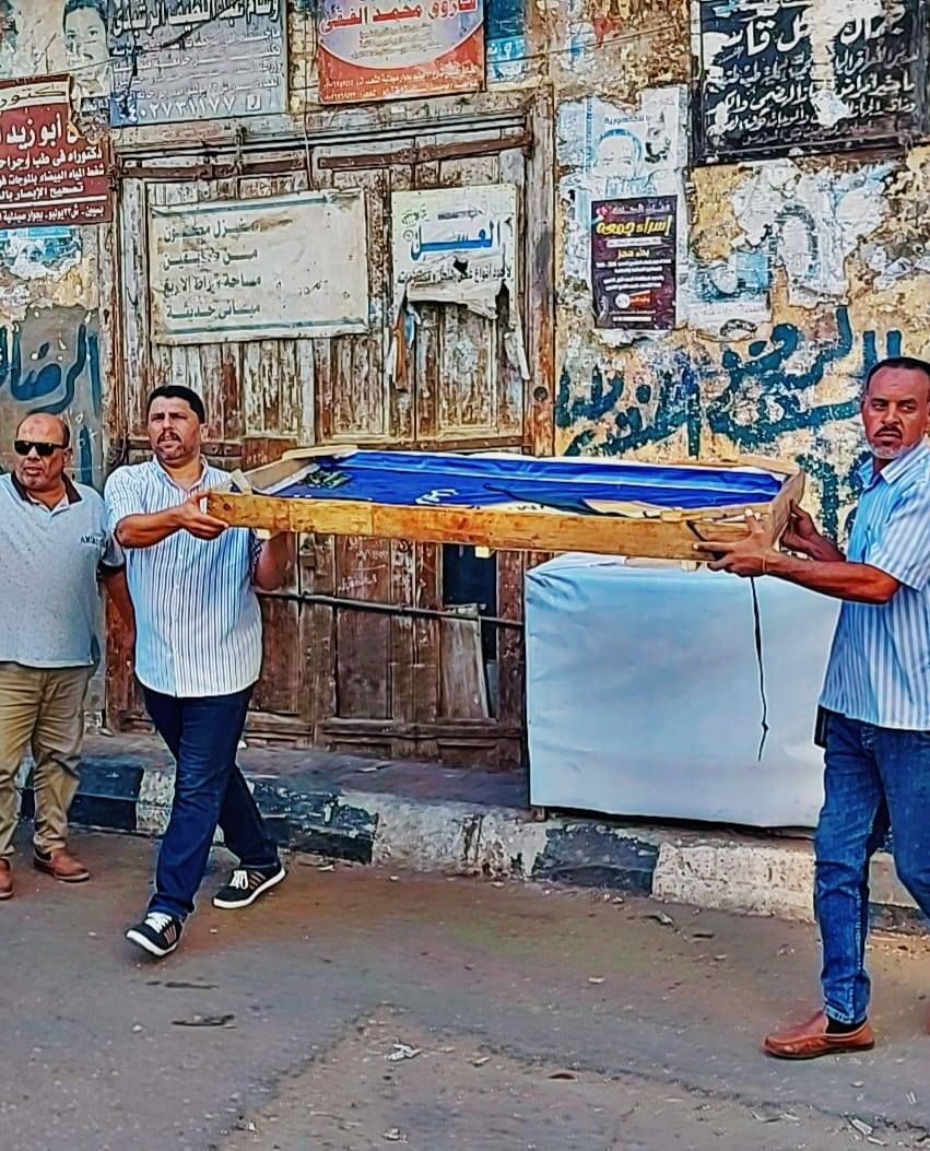 رفع ترابيزات الباعة الجائلين من الشوارع (2) رفع ترابيزات الباعة الجائلين من الشوارع (2)