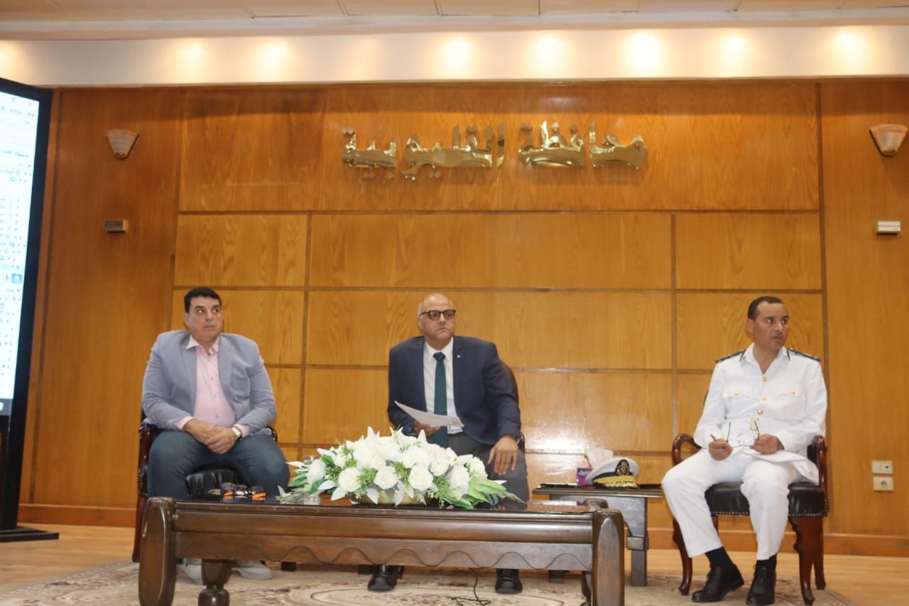 محافظ القليوبية يشارك باجتماع لمتابعة التطورات في ملف تقنين أراضي أملاك الدولة (1) محافظ القليوبية يشارك باجتماع لمتابعة التطورات في ملف تقنين أراضي أملاك الدولة (1)
