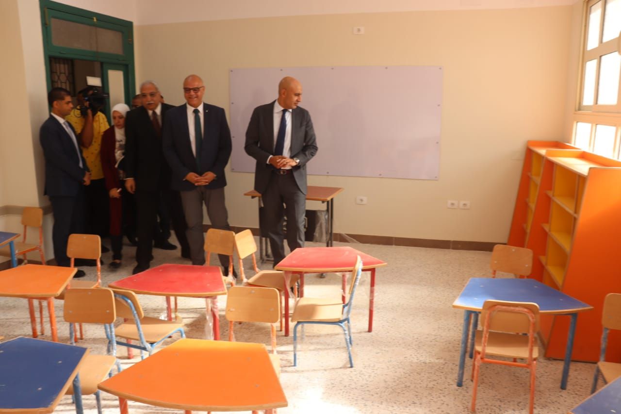 جانب من الافتتاح (1) جانب من الافتتاح (1)