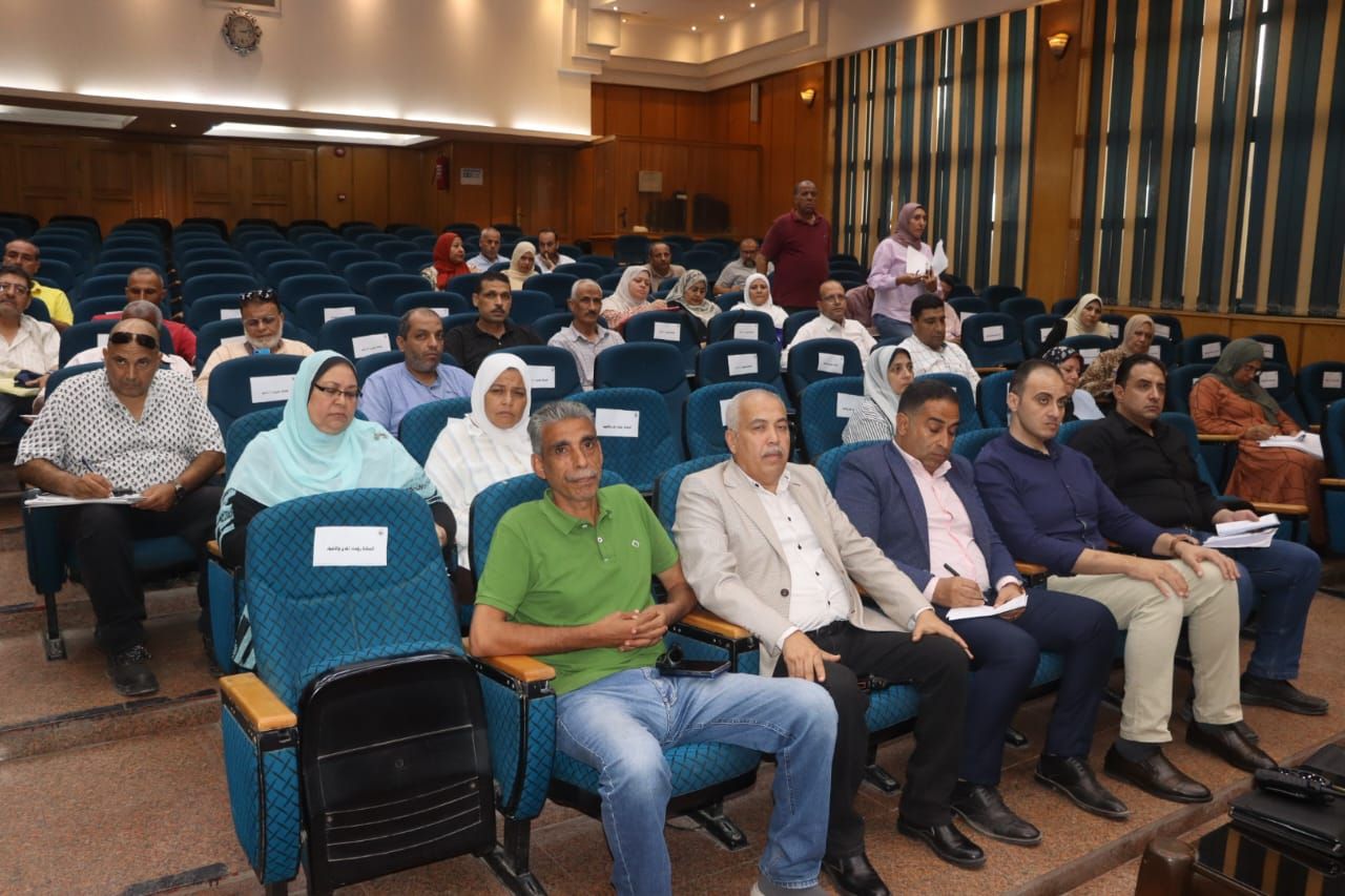 اجتماع بالقليوبية لمتابعة التطورات في ملف تقنين أراضي أملاك الدولة (4) اجتماع بالقليوبية لمتابعة التطورات في ملف تقنين أراضي أملاك الدولة (4)