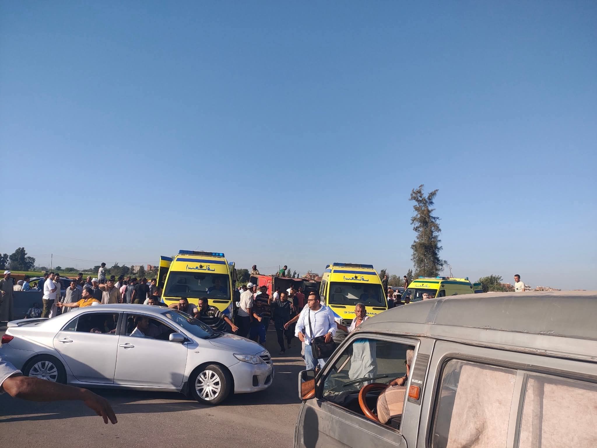 إصابة 28 شخصا في انقلاب أتوبيس بالشرقية إصابة 28 شخصا في انقلاب أتوبيس بالشرقية