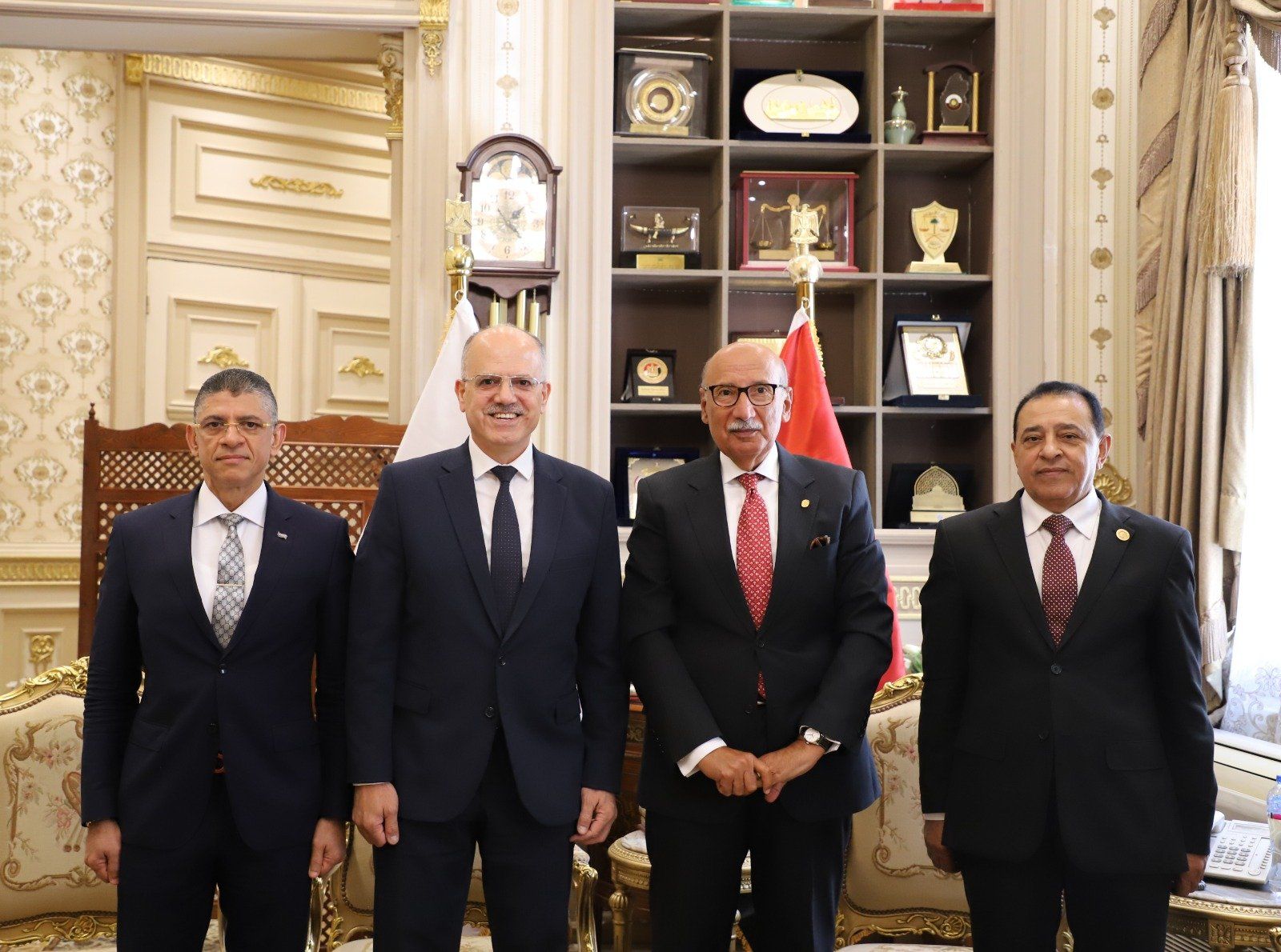 رئيس مجلس القضاء الأعلى يستقبل رئيس الجامة الأمانية (5) رئيس مجلس القضاء الأعلى يستقبل رئيس الجامة الأمانية (5)