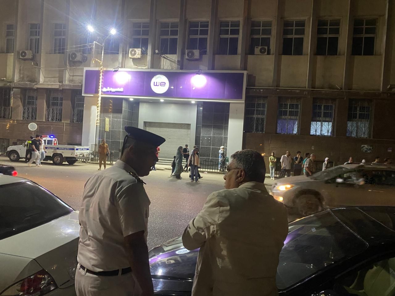 محافظ الدقهلية يَحِل أزمة تكدس المواطنين بشارع الجمهورية (5) محافظ الدقهلية يَحِل أزمة تكدس المواطنين بشارع الجمهورية (5)