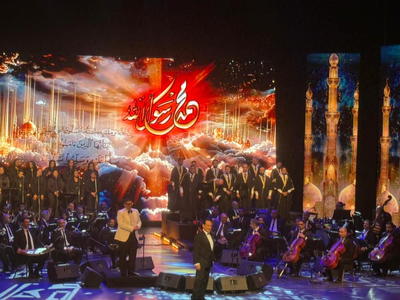 محمد ثروت يبدأ فقرته باحتفالية المولد النبوي ب طلع البدر علينا (2) محمد ثروت يبدأ فقرته باحتفالية المولد النبوي ب طلع البدر علينا (2)