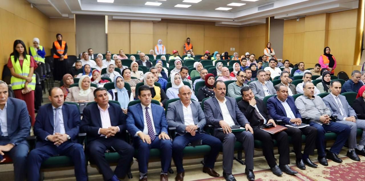 جانب من اللقاء بديوان عام محافظة بنى سويف جانب من اللقاء بديوان عام محافظة بنى سويف