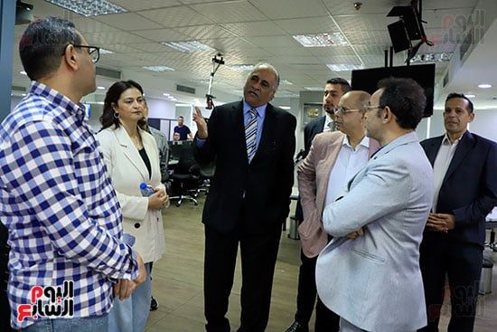 وفد إعلامي بحريني يزور اليوم السابع (8)