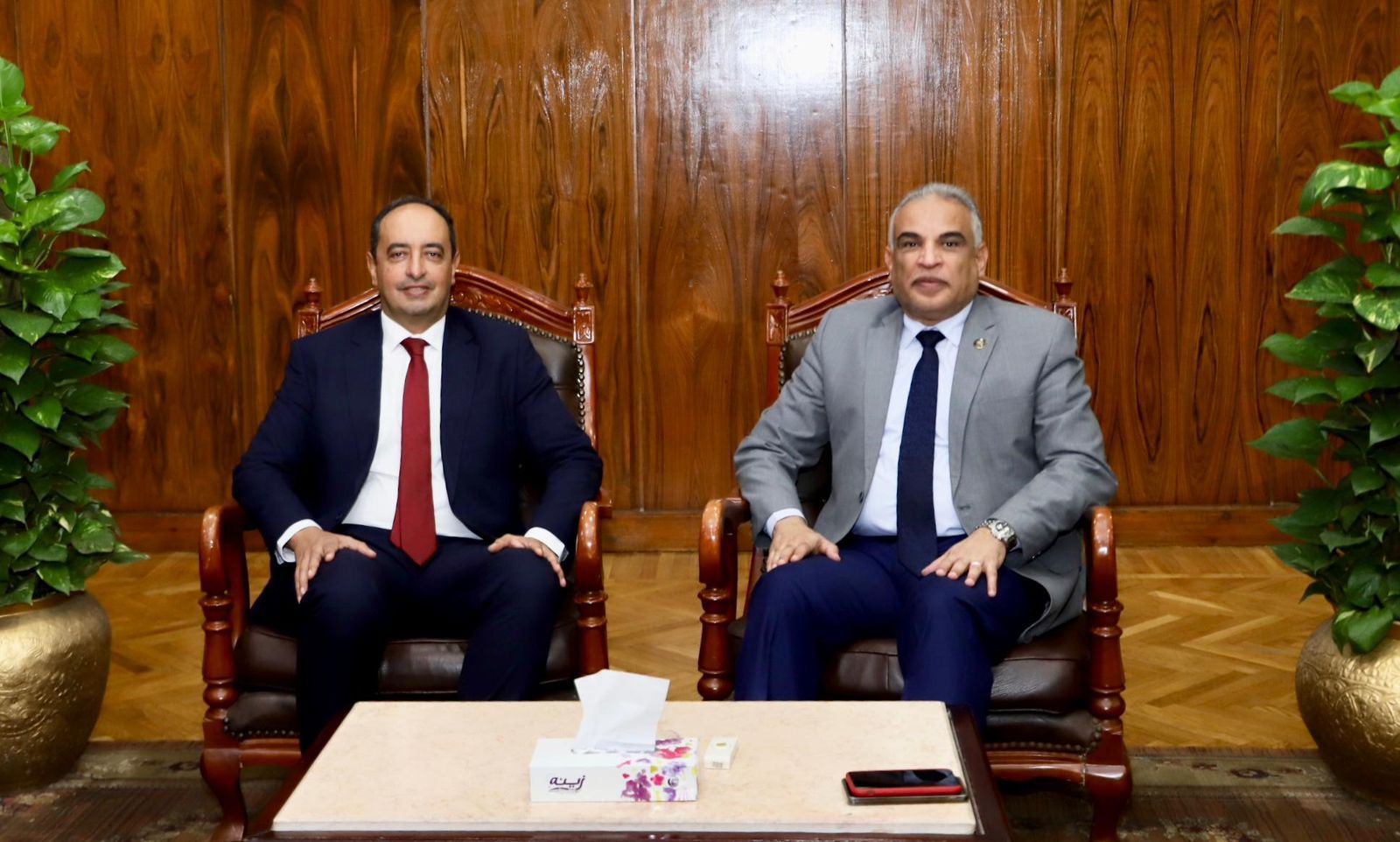 الدكتور محمد حسين رئيس جامعة طنطا يستقبل الدكتور عمرو عثمان مدير صندوق مكافحة الإدمان الدكتور محمد حسين رئيس جامعة طنطا يستقبل الدكتور عمرو عثمان مدير صندوق مكافحة الإدمان
