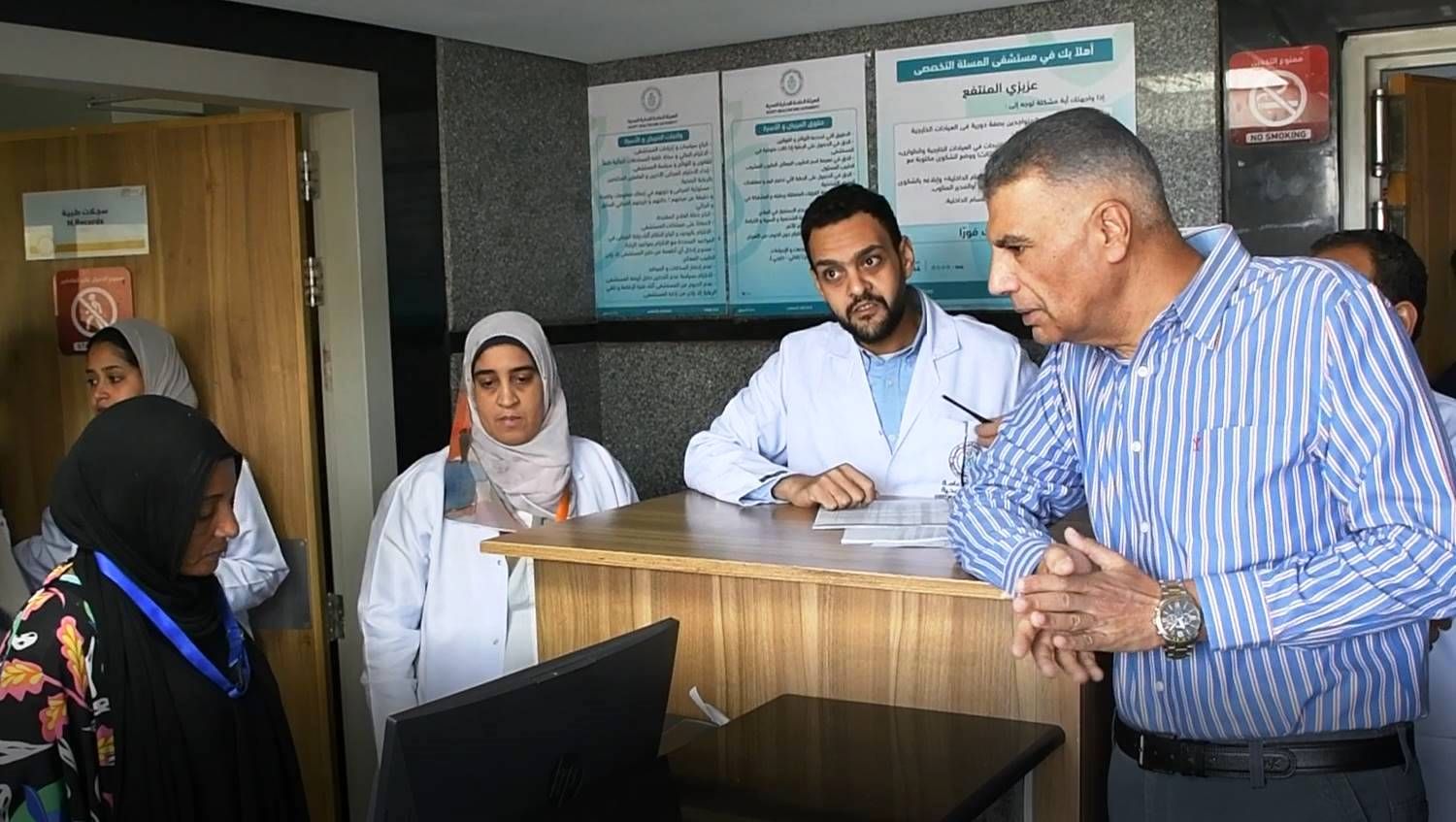 جانب من زيارة المحافظ جانب من زيارة المحافظ