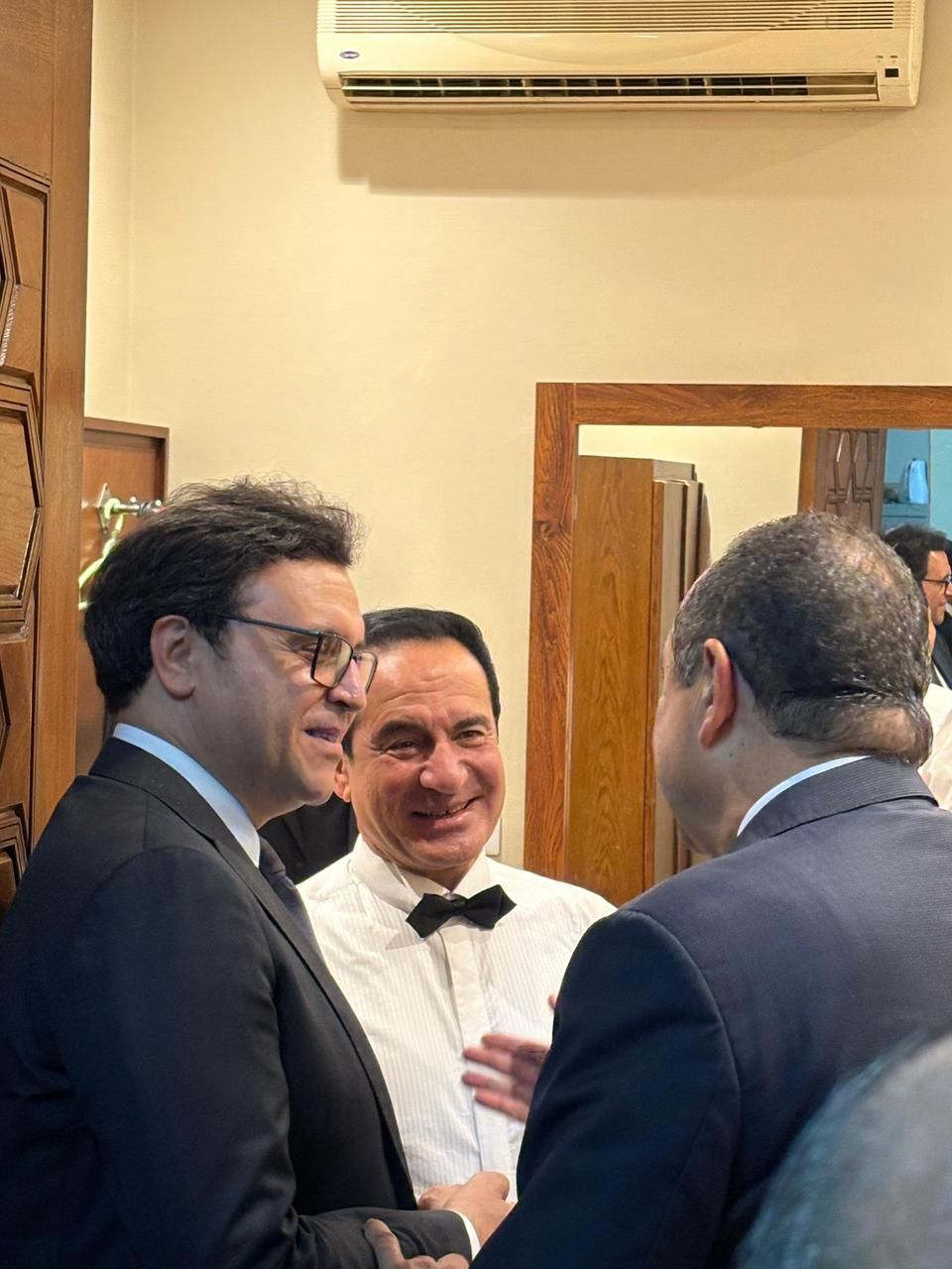 محمد ثروت يشيد بوزير الثقافة خلال احتفالية المولد النبوي صاحب خلق رفيع (2) محمد ثروت يشيد بوزير الثقافة خلال احتفالية المولد النبوي صاحب خلق رفيع (2)