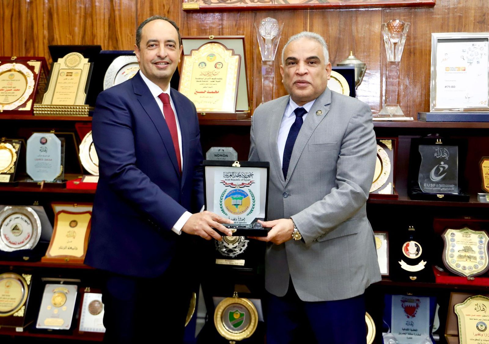 الدكتور محمد حسين رئيس جامعة طنطا و الدكتور عمرو عثمان مدير صندوق مكافحة الإدمان الدكتور محمد حسين رئيس جامعة طنطا و الدكتور عمرو عثمان مدير صندوق مكافحة الإدمان