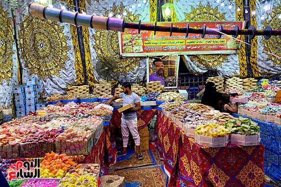 ملبن حبل وحمصية وفولية.. محلات بيع حلوى المولد تزين شوارع القاهرة (13) ملبن حبل وحمصية وفولية.. محلات بيع حلوى المولد تزين شوارع القاهرة (13)