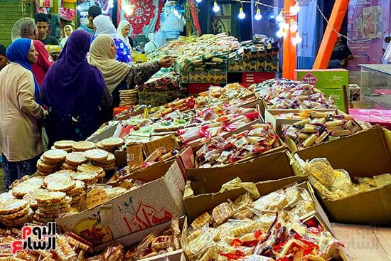 ملبن حبل وحمصية وفولية.. محلات بيع حلوى المولد تزين شوارع القاهرة (8) ملبن حبل وحمصية وفولية.. محلات بيع حلوى المولد تزين شوارع القاهرة (8)