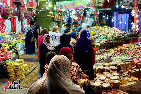 ملبن حبل وحمصية وفولية.. محلات بيع حلوى المولد تزين شوارع القاهرة (7) ملبن حبل وحمصية وفولية.. محلات بيع حلوى المولد تزين شوارع القاهرة (7)