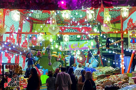 ملبن حبل وحمصية وفولية.. محلات بيع حلوى المولد تزين شوارع القاهرة (5) ملبن حبل وحمصية وفولية.. محلات بيع حلوى المولد تزين شوارع القاهرة (5)